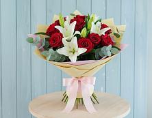 Букет цветов из:  Лилии и Розы в Нестерово