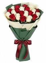 Букет Микс из красных и белых роз в Нестерово