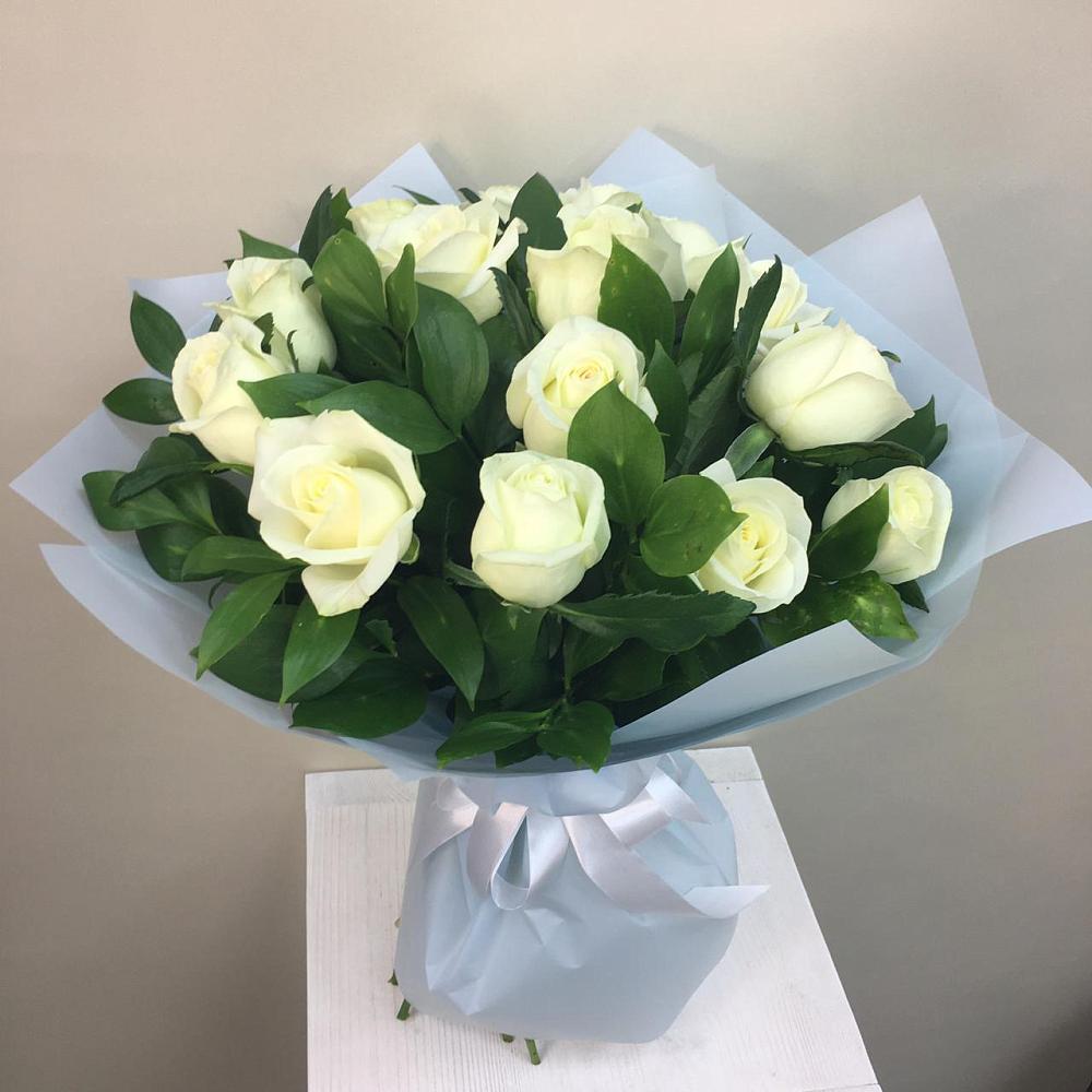 Букет 15 Белых роз Проуд в Нестерово