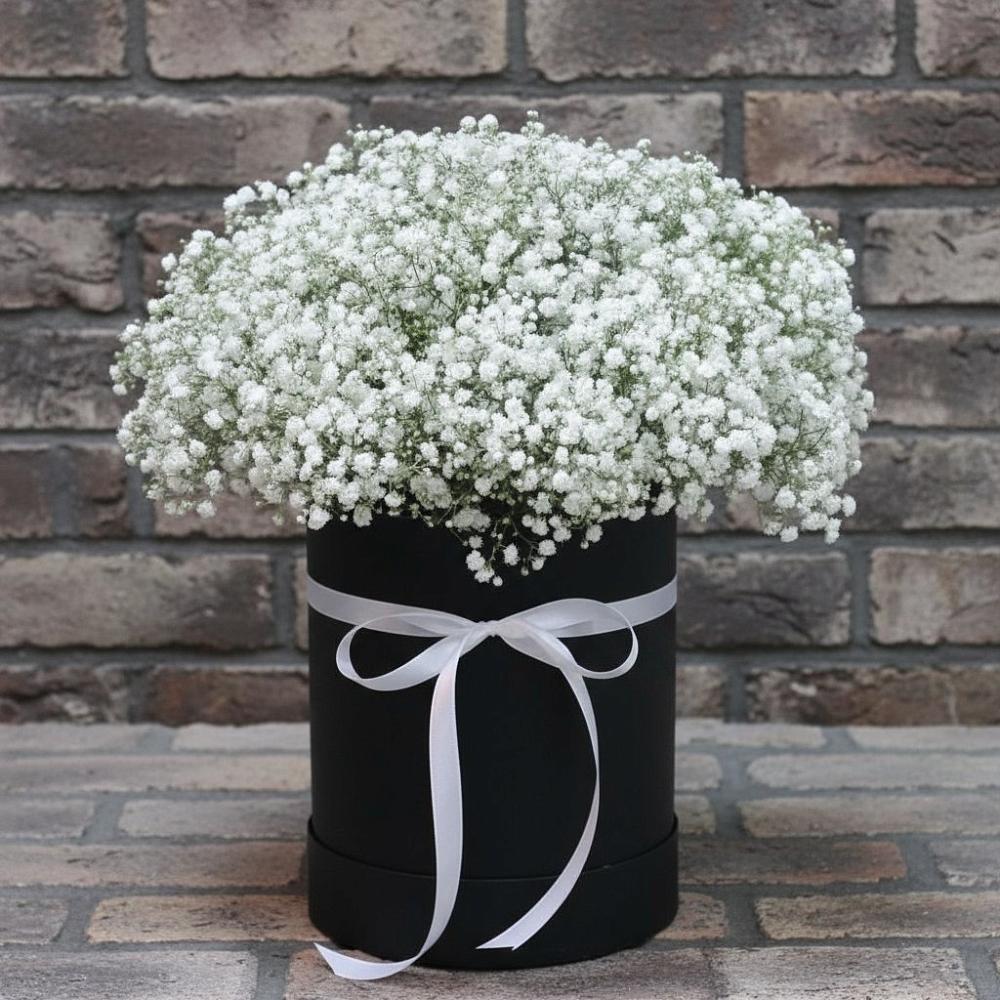 Цветочная композиция из Гипсофила в шляпной коробке в Нестерово