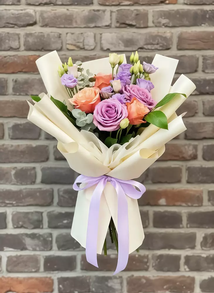 Букет цветов из: Лизиантусы и Розы в Нестерово