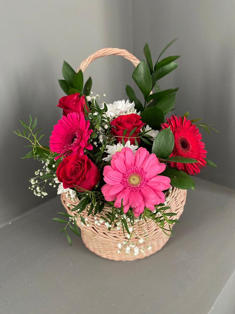 Цветочная композиция из Розы, Хризантемы и Герберы в корзине в Нестерово